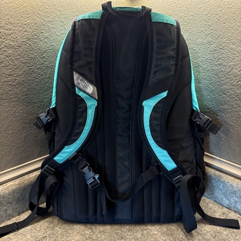 North Face Recon Women's Backpack School Work Hiking Padded Back Very Good Cond.